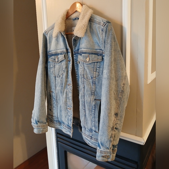 Hollister Faux Shearling Lined Denim Trucker Jacket Women's Medium - Picture 4 of 10